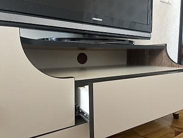 led isiglar: Düz TV altlığı, Polkalı, Laminat — 3