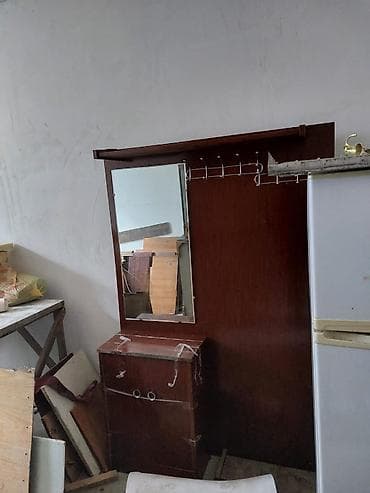 koridor skaflari: Tambur/Dehliz asma dəsti – güzgülü və şkafçalı - Material: tünd ağac — 1