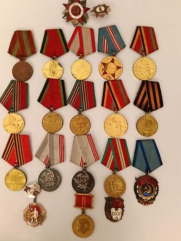 Sovet dövrünə aid orijinal medallar və nişanlar toplusu