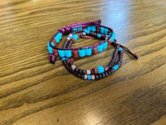 tək qaş: Bohem üslubunda boncuklu qolbaq dəsti - 2 ədəd qolbaqdan ibarət dəst — 2