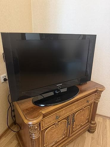 televizo: Samsung LCD televizor - Ekran diaqonalı: təxminən 32–37 düym (ölçü — 1