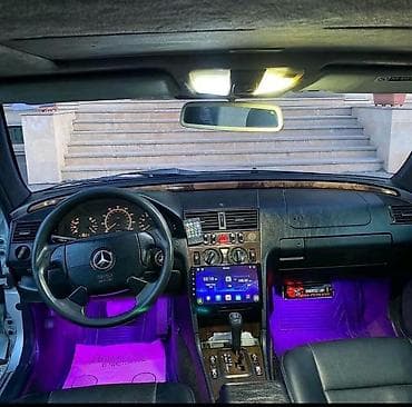 235 70 16: Mercedes-Benz sedan (W202 C-sinfi) - Kuzov: 4 qapılı sedan, gümüşü — 4