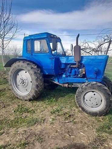 turbo az traktorlar: Mavi rəngdə kabinəli kənd təsərrüfatı traktoru. Xüsusiyyətlər: - — 6