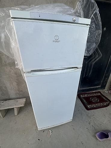 Soyuducular: Indesit. Qazi bitib. Mator iwlekdi. Ozude yaxsi vesiyyetdeir. Boyu — 1