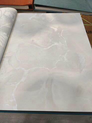 Taxta-şalban: Ağ-bej rəng tonlarında, marmor effekti ilə dizayn edilmiş dekorativ — 1