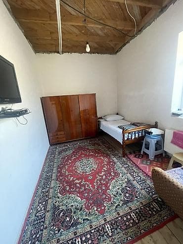 emircanda evler: Suraxanı rayonu, Əmircan qəsəbəsinin mərkəzində yerləşən həyət evi — 8
