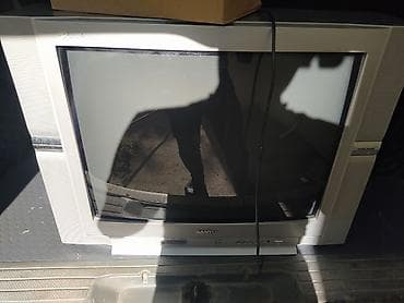 retro gramofon: SANYO CRT televizor - Marka/model: SANYO (ekranda “SANYO” loqosu), ön — 6