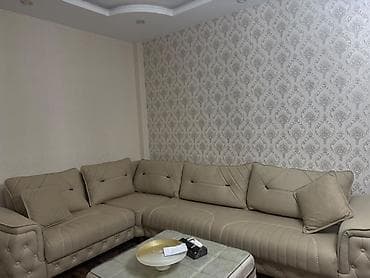 Bej rəngli L formalı künc divan - Müasir dizayn: yumşaq xətlər