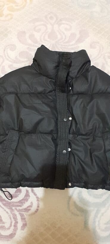 Рубашки и блузы: Qara şişmə qış gödəkçəsi - Rəng: qara - Model: qısa/krop uzunluq — 2