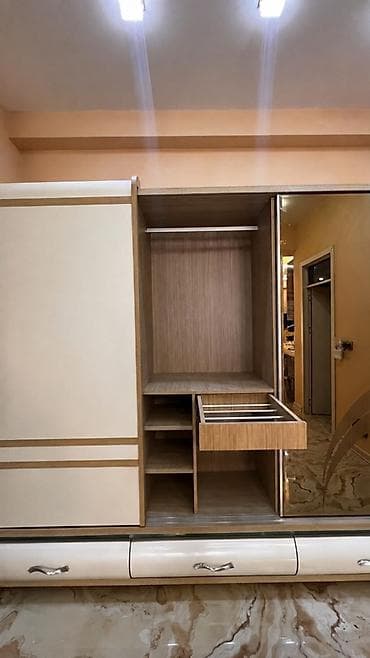 taxt doweyi: Böyük və geniş sürgülü qapılı şkaf satılır Çox yaxşı vəziyyətdə — 3