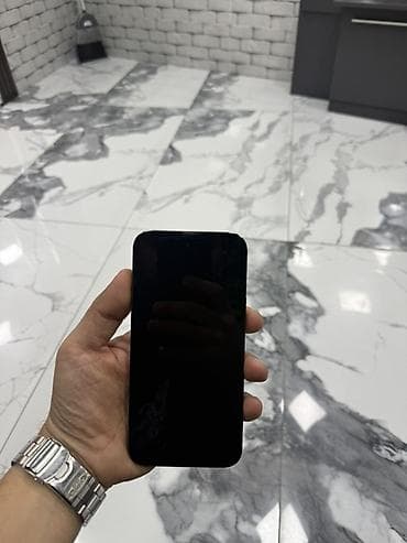 iphone 7 ekranı: Məhsul: Smartfon (təxminən 6.1" ekranlı, düz kənarlı dizayn) — 1