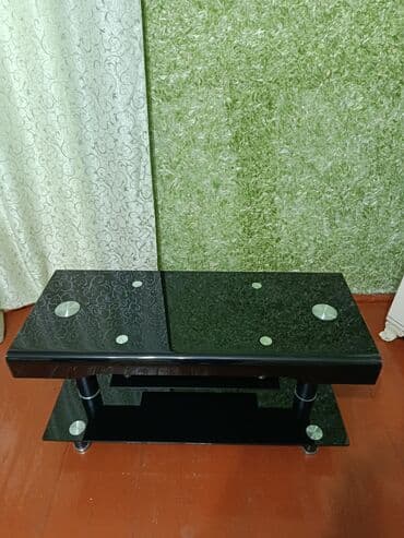 журнальный столик на колесиках: Qara şüşə sehpə/televizor altlığı - Material: qalın temperli qara — 1