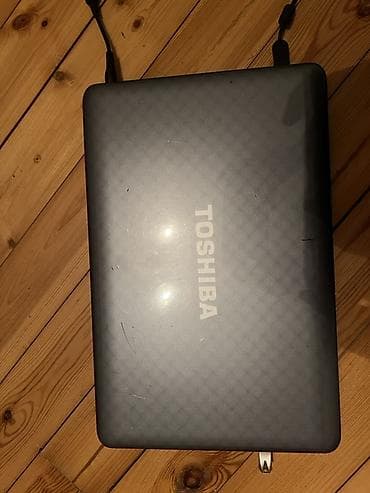 Toshiba Satellite noutbuku - Ekran: 15.6" (parlaq panel), Windows 10 — 4