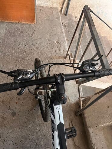 velosipedlər qiz ucun velosipedler: VISTA modeli, qara, ağ və yaşıl rənglərdə olan bu velosiped, yoxuşlu — 2