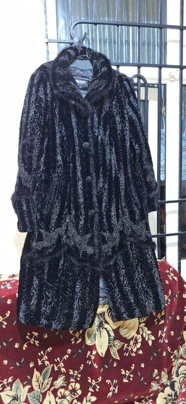 qunduzdan qadın şubaları: Qara rəngdə qadın xəz paltosu - Klassik dizaynlı, dizə qədər uzunluq — 1