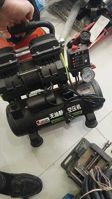 Yağsız, səssiz hava kompressoru – iki silindrli Xüsusiyyətlər: -