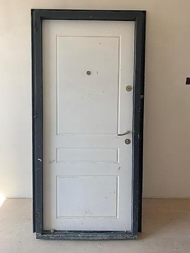 çöl qapilari: Seyf qapı 220 Azn.2 ədəddir. Çox az istifadə olunub, heç bir problemi — 3