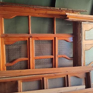 Taxta ayna cerciveleri satilir. 4 ededdir. Birinin qiymeti 40 manat