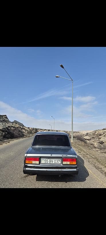 vaz 2121: Lada 2107 sedan - Kuzov: 4 qapılı sedan, boz rəng - Mühərrik — 5