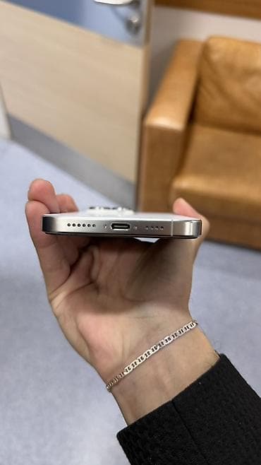 ТВ и видео: IPhone 16 Pro Max, 256 ГБ, White Titanium, Беспроводная зарядка, Face ID — 3