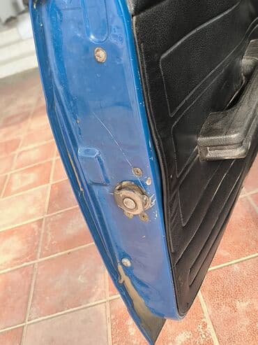 traktor yer qazan: VAZ 2107, mavi rəngli sedan Xüsusiyyətlər: - Kuzov: sedan, klassik — 12