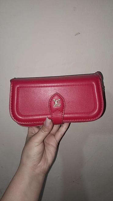 Çiyin çantası, Louis Vuitton