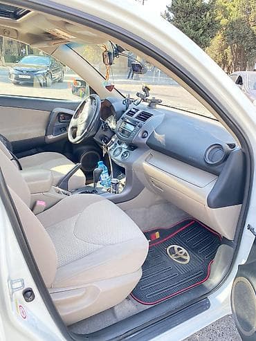 Toyota RAV4: 2.4 l | 2006 il