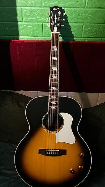 panda baligi: Cort elektro-akustik gitara – jumbo korpus, sunburst ön panel və retro — 1