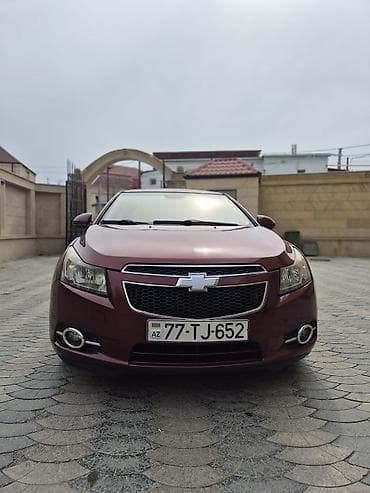 arxa baqaj: Chevrolet Cruze sedan - Kuzov: 4 qapılı sedan, tünd bordo rəng - — 4