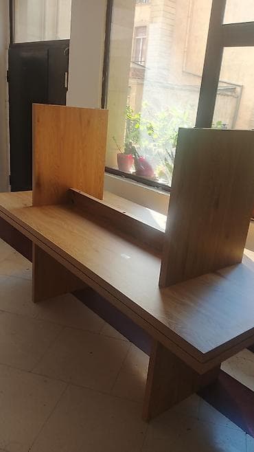 stol ustul: JYSK yemək/iş masası – təbii ağac teksturalı, iri ölçülü, minimal — 4
