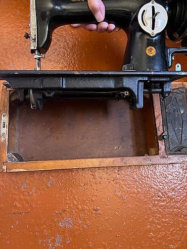 akkumulyator temiri: 🧵 Qədimi/Vintage Tikiş Maşını Satılır Nənəmdən qalan, təxminən 60-70 — 5