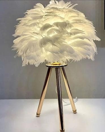 qedimi parca: Tük abajurlu masa lampası - Dizayn: Ağ, yumşaq tüklərdən hazırlanmış — 2