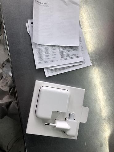 emmi tikis fabriki: Adapter Apple — 1