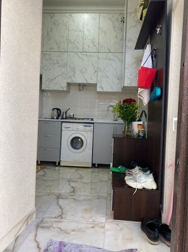 memar əcəmi kirayə: Satılır/studiya tipli kiçik mənzil - Plan: açıq mətbəxli studiya — 2