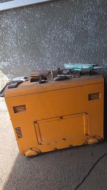 гениратор: Generator satilir 1100 etrafli melumat.ucun
070 734 39 39 — 5