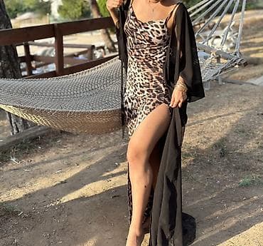 kiraye kostyumlar: YAY GEYİMLƏRİ Qadın geyim dəsti – 2 model 1) Qırmızı strapless şort — 3