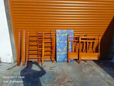 işlənmiş uşaq beşikləri: Oğlan və qız üçün, İşlənmiş, Dördbucaq, Beşik, Dəstsiz, Matrassız, Yellənmə mexanizm ilə — 1