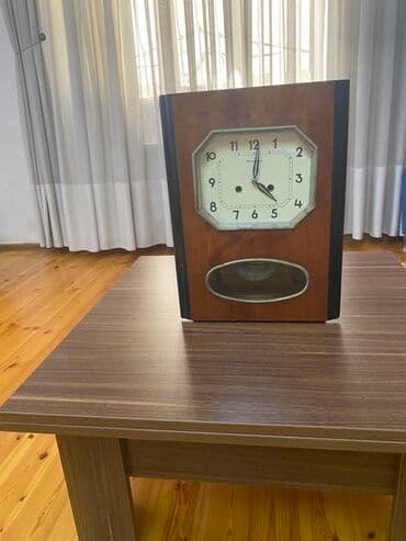 антикварные часы настенные: Taxta korpuslu, retro üslubda dizayn edilmiş masa saatı. Roma — 15