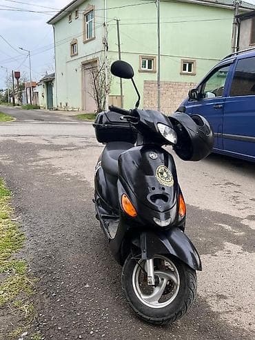 lalafo uaz 3303: Skuter – şəhər içi rahat hərəkət üçün kompakt, qara rəngdə — 3