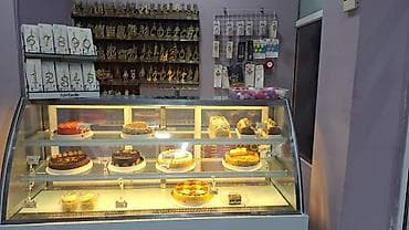 Soyuduculu vitrin – desert və məhsul nümayişi üçün - Şüşəli ön panel