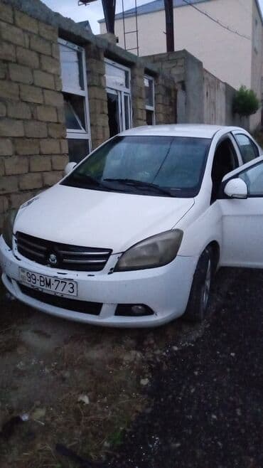 chevrolet malibu qiymeti: Ağ rəngli sedan avtomobil - Kuzov: 4 qapılı sedan, ağ rəng, tam — 2