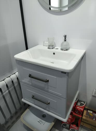 moydalar: Ağ rəngli keramika Çanaq və boz rəngli, iki siyirməli şkafdan ibarət — 1