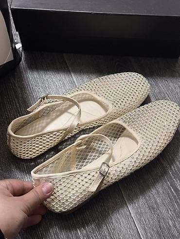 zara ayaqqabı: Zara brendindən qadınlar üçün bej rəngli, torlu baletkalar. Bu — 3