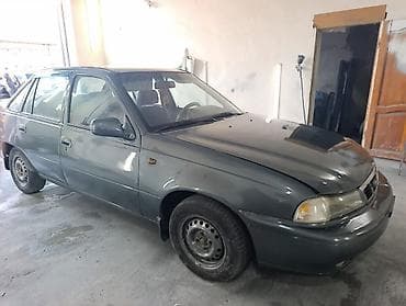 Daewoo Nexia: 1.5 l | 2001 il Sedan