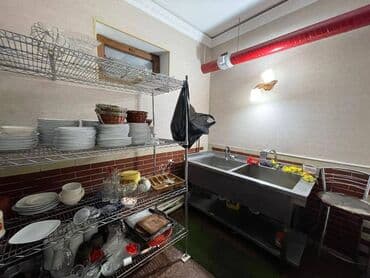 kiraye kafe verirem: Xalqlar metrosunun yaxınlığında əşyali təmirli kafe ümumi sahəsi 320 — 5