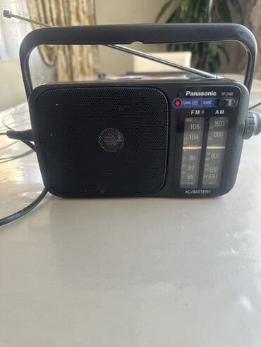 Radio: Panasonic RF-2400. Orginal radio. Normal işləyir. Amma batareya olan