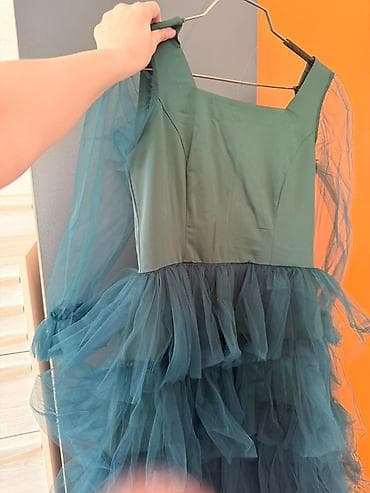 ipekyol etek: Zümrüd-yaşıl rəngdə ziyafət paltarı 1defe geyinilib. - Model: çoxqatlı — 2