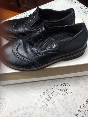 32 razmer: Makasinlər qara rəngdə .Hər biri 9man.32,31və27 razmerlər — 11