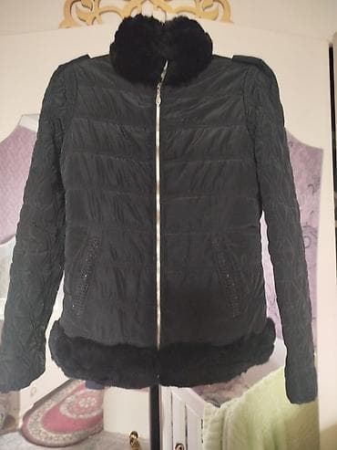 Qadın qara qış gödəkçəsi - Rəng: qara - Material: yüngül, isti