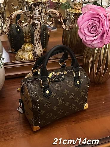 mor rəng: Əl çantası, Louis Vuitton — 6